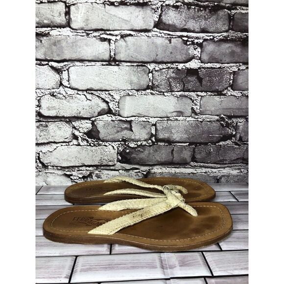 Salvatore Ferragamo Ivory Leather SnakeSkin Flip Flops Sandals Women Sz 8D US/39 - Picture 1 of 16
